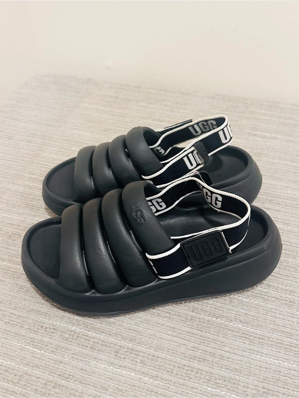 UGG Kids Sport Yeah Clog Slide Sandals Black Foam Size US 2K / EU 33.5